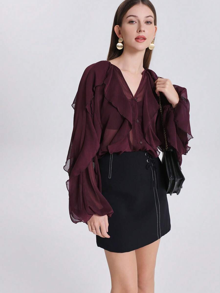 优雅性感的假日风情，休闲又不失优雅的酒红色半透明层叠装饰雪纺宽松衬衫，适合初秋的音乐会和圣诞节穿着。