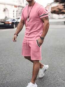 Conjunto deportivo de dos piezas para hombre con camiseta de cuello redondo de manga corta y pantalón corto con cordón de ajuste