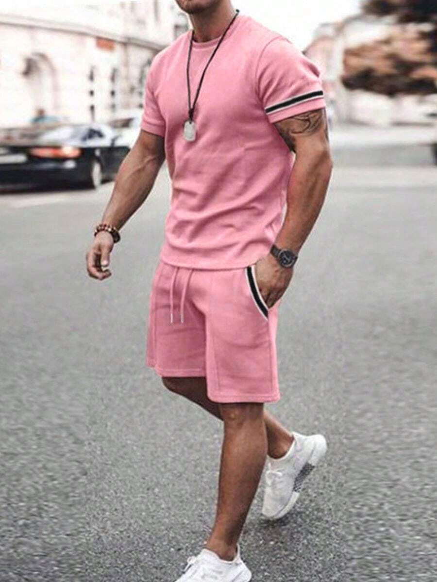 Conjunto deportivo de dos piezas para hombre con camiseta de cuello redondo de manga corta y pantalón corto con cordón de ajuste