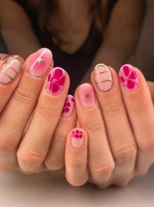 24片椭圆形渐变法式美甲贴纸，淡粉色花朵和金色线条图案，亮面全覆盖假指甲，Y2K风格，适合女性日常、约会、派对等场合。