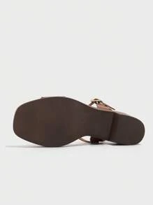 Sandalias con plataforma perforada y tacón ancho - cómodas