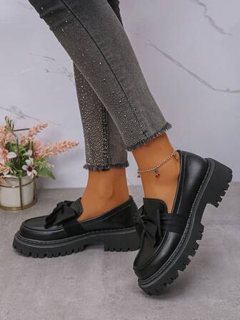 2025新款防滑厚底粗跟蝴蝶结套脚休闲鞋，户外度假季时尚舒适修身乐福鞋，学生鞋