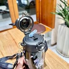 Tumbler grande da 20,29 once con cannuccia in acciaio inox 316, isolato, marchio Sanrio, tazza in stile personaggio Sanrio adatta per tutti i periodi dell'anno, ideale come regalo per la famiglia, resistente, per auto e attività all'aperto