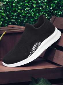 Marca CLOHOO Calzado deportivo casual cómodo y transpirable para hombres, con suela deportiva de EVA, mocasines cómodos tipo slip-on, zapatillas para excursionismo y correr al aire libre - Negro - Ver 2