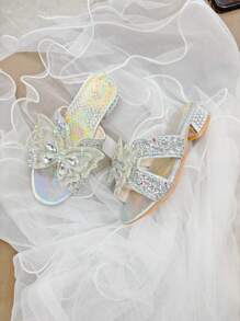 1 Paar Mode Hausschuhe für kleine Mädchen mit glänzendem Schmetterling Dekor, süßes Aussehen geeignet für Bühnenauftritte, Modellierung, Prinzessinnenkostüm - Silber - Übersicht 6