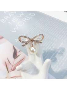 1 Stück elegante Schleife Brosche, funkelnde Legierung Dekoration, einfache Anstecknadel Brosche, hochwertige Damen Brustblume Clip - perfektes Valentinstags Geschenk Kleider Accessoire Anstecknadel für Kleidung, Tasche, Charm, Schule, Büro Accessoires, Hemden, Jacken, Schmuck, Weihnachten, Halloween Kleidung, witzige, süße Lehrer Geschenke, Halloween Accessoires, Lehrertag