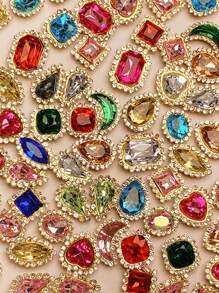 50 sztuk mieszanych kształtów szklanych cyrkonii, kryształowe kamienie szlachetne słonecznika z metalowym płaskim pazurem, efektowne artykuły rzemieślnicze do wyrobu biżuterii, ubrań, sukienek, pasków i dekoracji butów