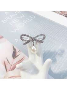 1 Stück elegante Schleife Brosche, funkelnde Legierung Dekoration, einfache Anstecknadel Brosche, hochwertige Damen Brustblume Clip - perfektes Valentinstags Geschenk Kleider Accessoire Anstecknadel für Kleidung, Tasche, Charm, Schule, Büro Accessoires, Hemden, Jacken, Schmuck, Weihnachten, Halloween Kleidung, witzige, süße Lehrer Geschenke, Halloween Accessoires, Lehrertag