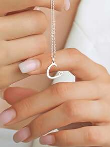 1件装女士不锈钢字母项链，时尚防水可定制个性化字母吊坠项链，不会褪色