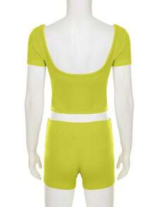 女士夏季休闲运动套装，低圆领露背绿色上衣和弹力裤，街头服饰