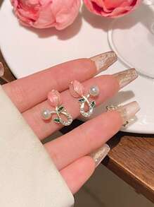 1 Paar elegante Tulpe Kunstperlen Mini-Ohrringe, vielseitige Mode Kunstperlen Ohrstecker, Geschenk für Partys