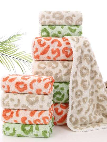 Toalla de terciopelo coral con estampado de leopardo, toalla de baño de pareja simple y de moda, súper suave, absorbente, amigable con la piel, adecuada para baño, gimnasio, hotel, vacaciones en la playa, artículos esenciales diarios, regalo perfecto para la familia, viajes, Día de San Valentín, Día de la Madre, artículos esenciales de viaje, decoración de tapices para el hogar y el baño, decoración de otoño, regreso a la escuela para salón de belleza, toallas de ducha para el hogar y el baño, para salón de belleza, hotel, deportes, artículos esenciales para el hogar, toalla, cuidado de la piel