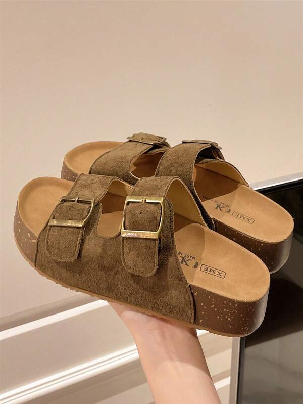 2025 New Summer Women Casual Flat Slippers Thick Bottom Summer Shoes Retro Sandals Women Non-Slip Beach Shoes Fashion Versatile Women Sandals Women Slippers Women Sandals