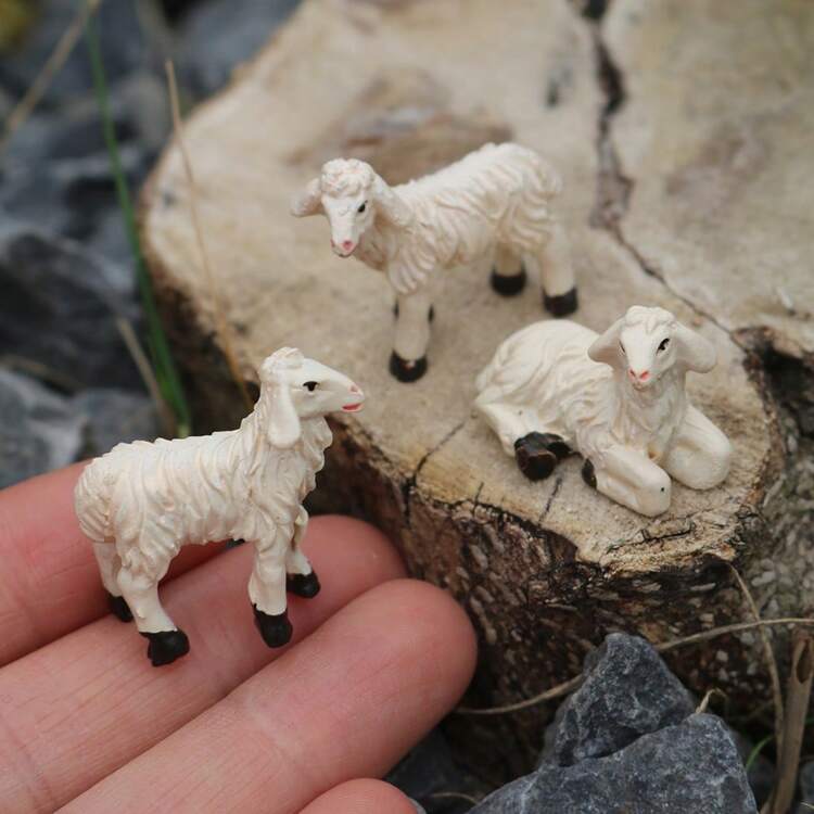 Mini figurines d'animaux - Petites figurines en résine peintes à la main pour la décoration de jardins de fées, accessoires de micro-terrarium DIY, ornements de bonsaï, décoration de pots de fleurs, paysages de mousse, village de Noël, dioramas et scènes de bureau | Collection de miniatures réalistes de forêt et de ferme avec hérissons, oiseaux, écureuils, moutons, poulets, canards, lapins, chats, hiboux, renards, ours, grenouilles, cochons, vaches - Multicolore - Voir 19