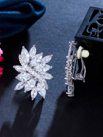 1 对无耳孔优雅叶子设计方晶锆石夹式耳环，镀银无穿孔耳环，适合女士，适合婚礼、订婚、新娘派对、舞会等场合