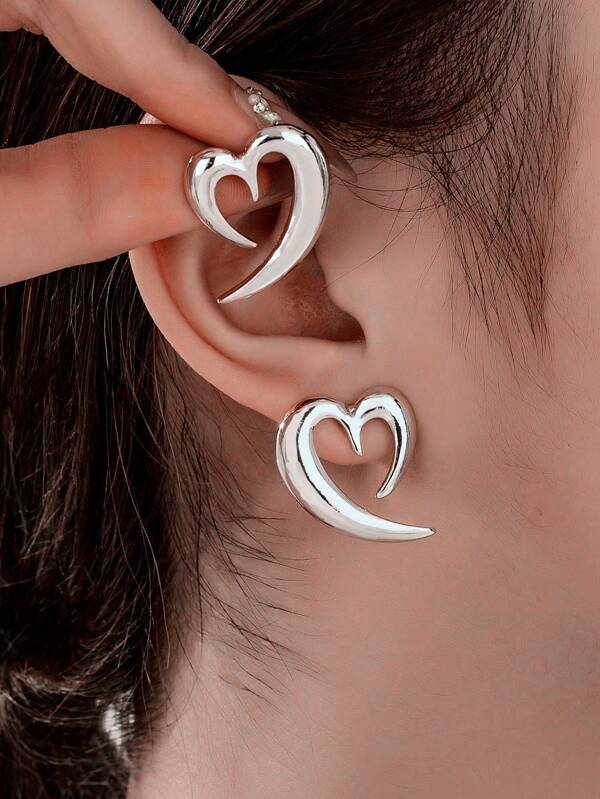1 Pair Fashionable Geometric Hollow Heart Stud Earrings For Women