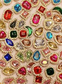 50 sztuk mieszanych kształtów szklanych cyrkonii, kryształowe kamienie szlachetne słonecznika z metalowym płaskim pazurem, efektowne artykuły rzemieślnicze do wyrobu biżuterii, ubrań, sukienek, pasków i dekoracji butów