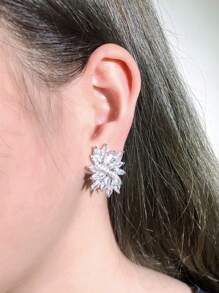 1 Pair No Ear Hole Elegant Leaf Design Cubic Zirconia Clip On Earrings, Silver Plated Non-Pierced Earrings For Women, Suitable For Wedding, Engagement, Bridal Party, Prom And Other Occasions - White - View 3