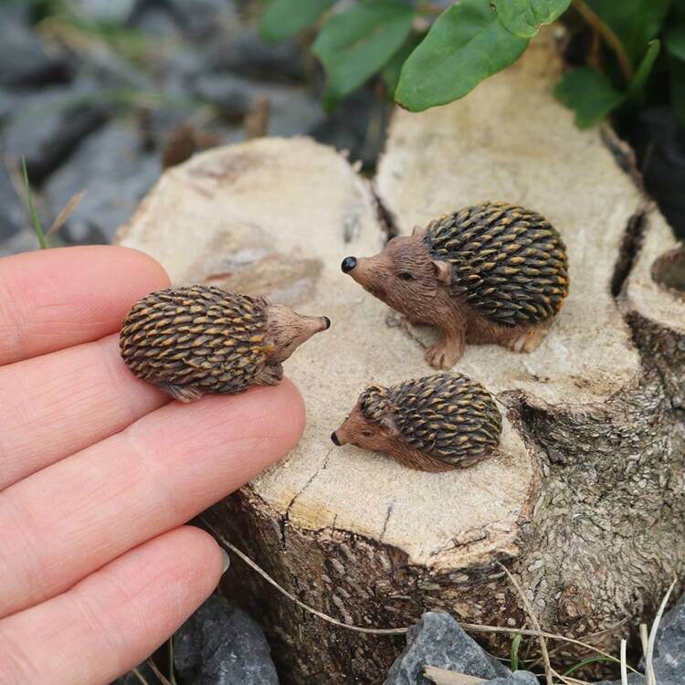 Mini figurines d'animaux - Petites figurines en résine peintes à la main pour la décoration de jardins de fées, accessoires de micro-terrarium DIY, ornements de bonsaï, décoration de pots de fleurs, paysages de mousse, village de Noël, dioramas et scènes de bureau | Collection de miniatures réalistes de forêt et de ferme avec hérissons, oiseaux, écureuils, moutons, poulets, canards, lapins, chats, hiboux, renards, ours, grenouilles, cochons, vaches - Multicolore - Voir 17