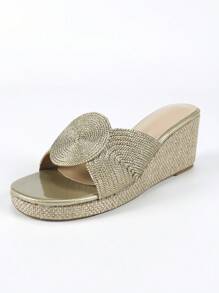 2025 Nuovi sandali con zeppa in oro dal design intrecciato, stile europeo e americano, per donna, con fibbia e platform in corda