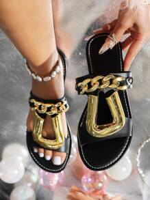 平底凉鞋，配金链和 U 型扣装饰，时尚百搭女鞋，夏季必备，舒适透气，商品