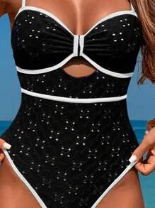 Maillot de bain une-pièce à la mode pour femmes pour les vacances à la plage et les sports nautiques d'été
