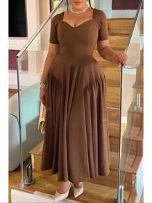 Vestito lungo elegante da donna con taglie grandi, senza spalline, con arricciature e vita stretta