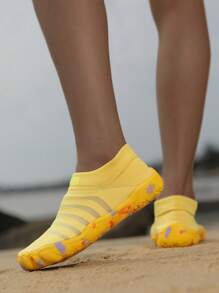 ZVB Couples Water Shoes, Suitable For Barefoot Enthusiasts, Soft-Soled Women's Beach Shoes For Swimming, Diving, Outdoor Quick-Drying Summer Sandals, Fishing Water Shoes, Breathable Wading Shoes - Yellow - View 2