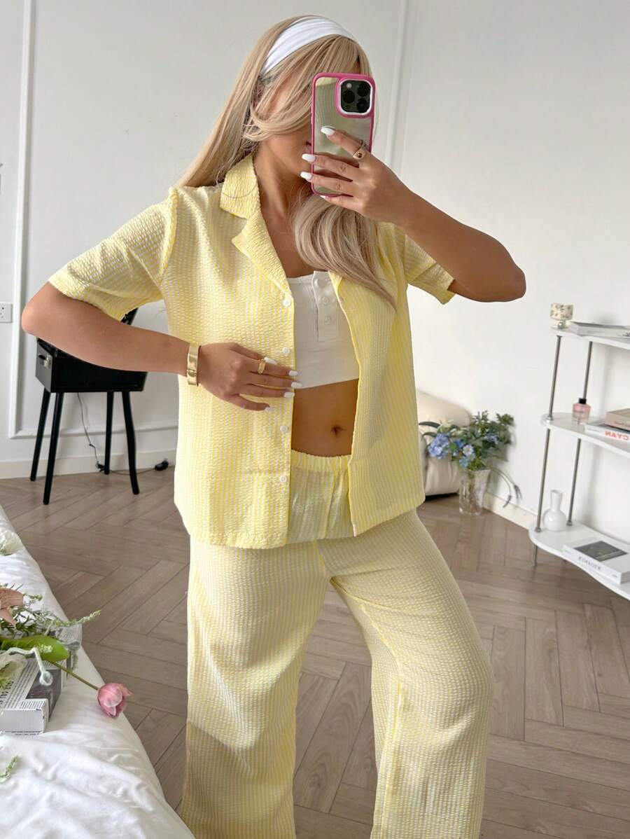 Nina Bonheur 2 件套女士休闲条纹泡泡布纽扣前短袖上衣 + 松紧腰裤可爱睡衣套装 - 黃色 - 查看 1