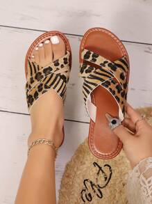 New Plus Size Women Brown Leopard & Zebra Crossover Flat Sandals, Fashion Casual Versatile Beach Shoes Suitable For Parties