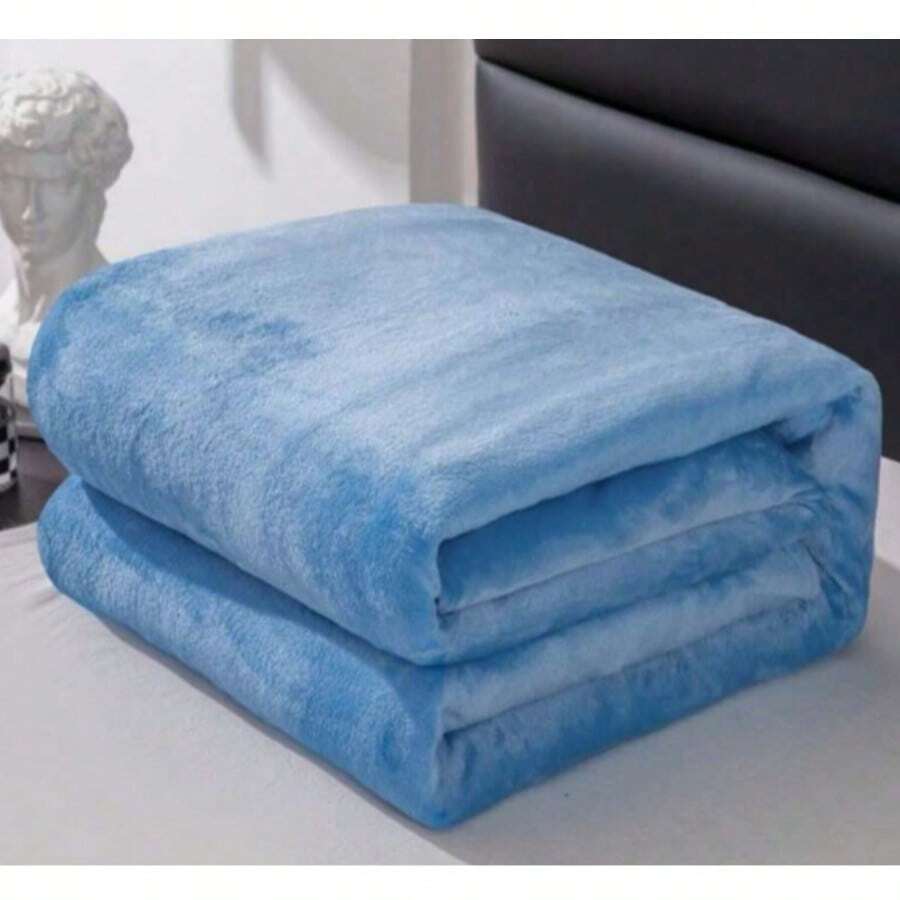 Cobija lisa tela suave y calientita. Suavida al tacto y en cada lavada, se puede usar entodas las estaciones del año. Disponible en varios colores - Azul - Ver 1