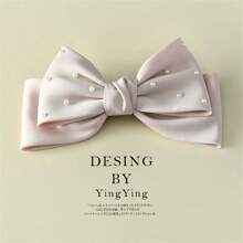 1个优雅蝴蝶结发夹，高品质时尚春季发夹，简约时尚设计，适合日常佩戴、派对、通勤、度假等场合。是打造各种发型、扎马尾辫、洗脸或化妆的绝佳配饰。情人节礼物佳选，也可作为发带、头巾、发箍、吸汗带、发箍、秋冬发饰、女士优雅围巾、女士头巾、柔软头巾等使用。