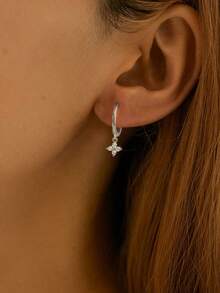 1 đôi bông tai hình cỏ ba lá may mắn bằng đá Zirconia, bạc Sterling 925, tinh tế và thanh lịch, thích hợp để đeo trong những buổi hẹn hò hàng ngày. - Hoa tai kim cương - Xem 1