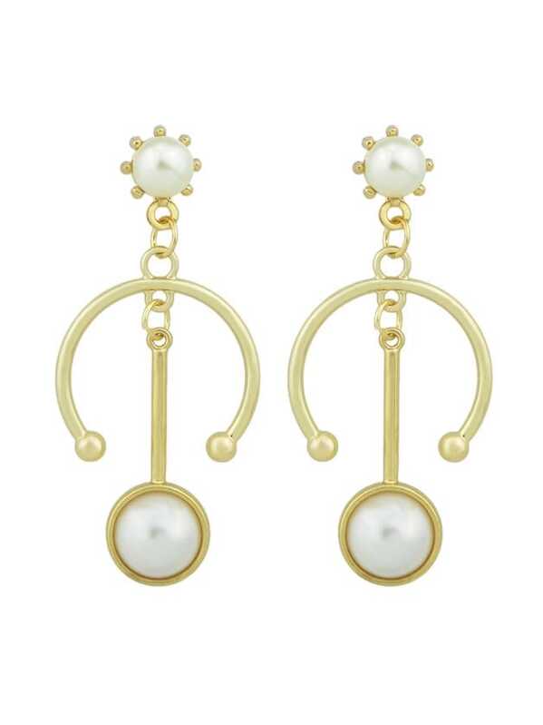 

White Pearl Ear-Rings, Gold