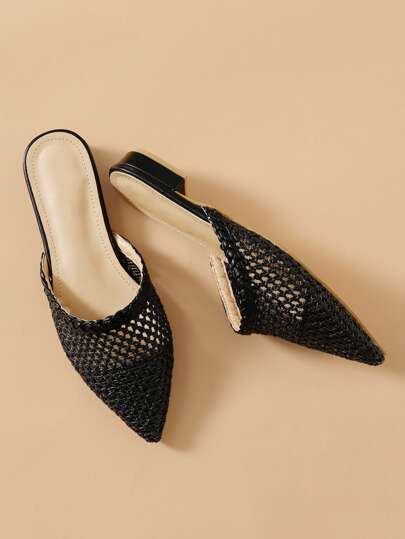 尖形鞋尖黑色平底鞋