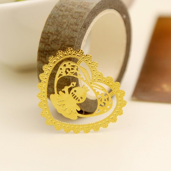

Metallic Hollow Out Heart Bookmark