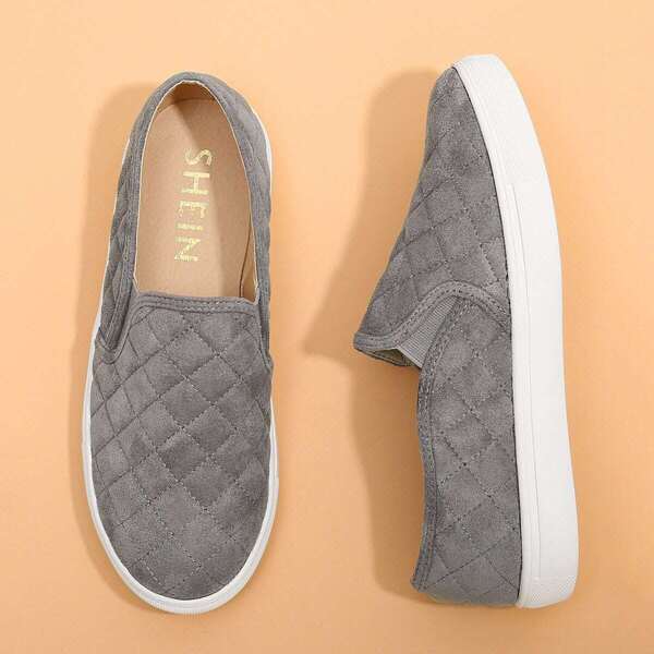 

Quilted Round Toe Sneakers