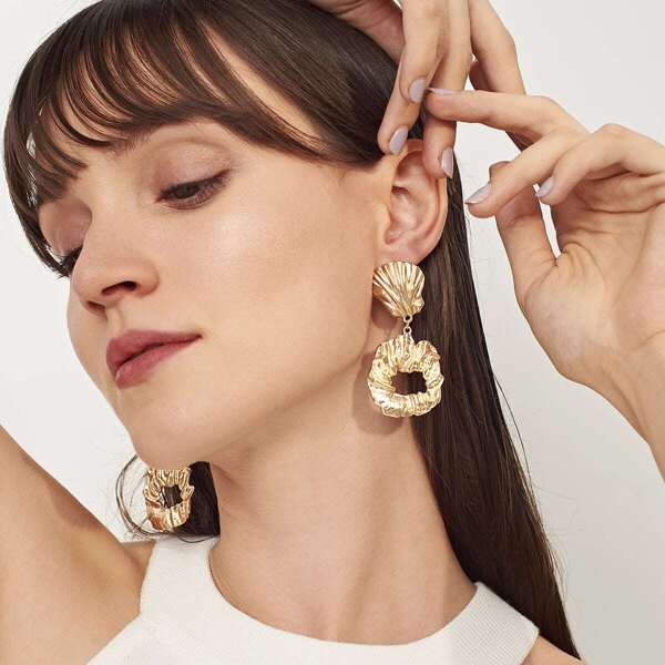 

Shell Detail Textured Drop Earrings 1pair