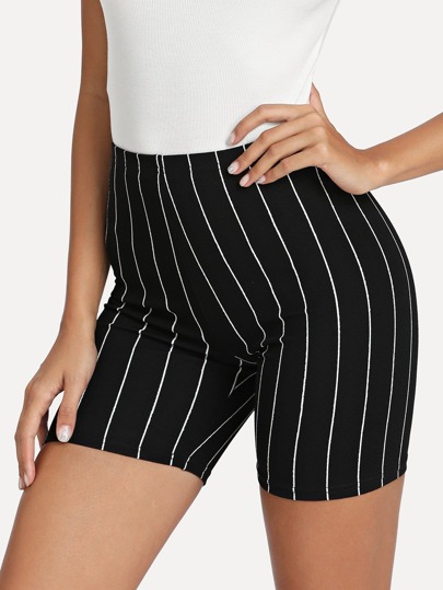 Shorts leggins con estampado de rayas