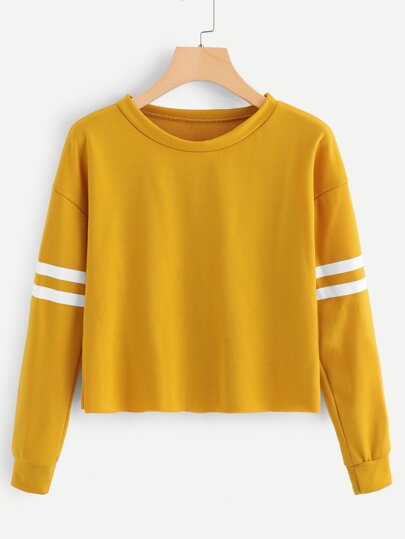 Sudadera con rayas en las mangas