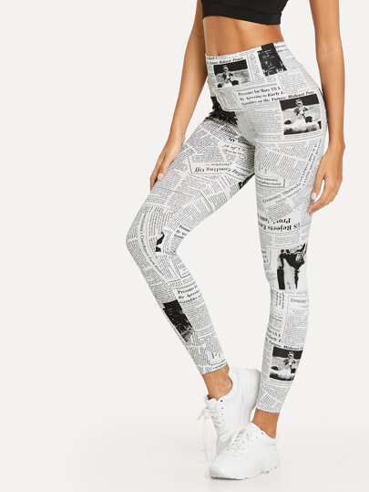Leggings con estampado de periódico