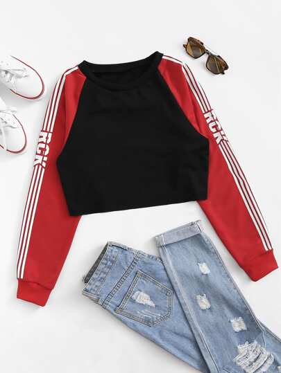 Sudadera corta con mangas en otro color y con rayas