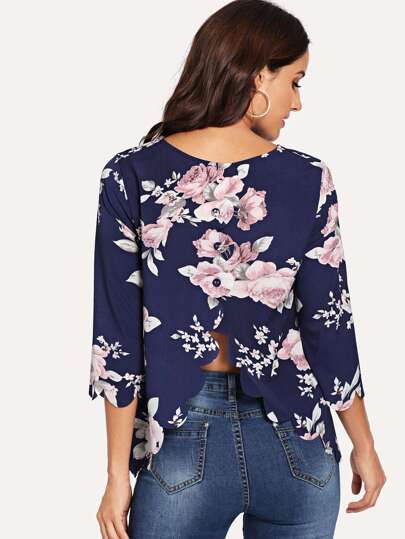 Blusa doblada con botón ribete en abanico