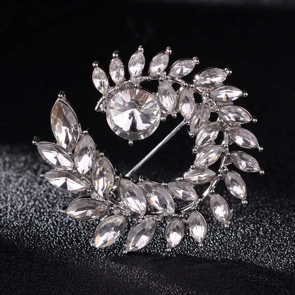

Rhinestone Leaf Shaped Brooch, Silver