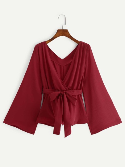 Top peplum con nudo de cuello cruzado