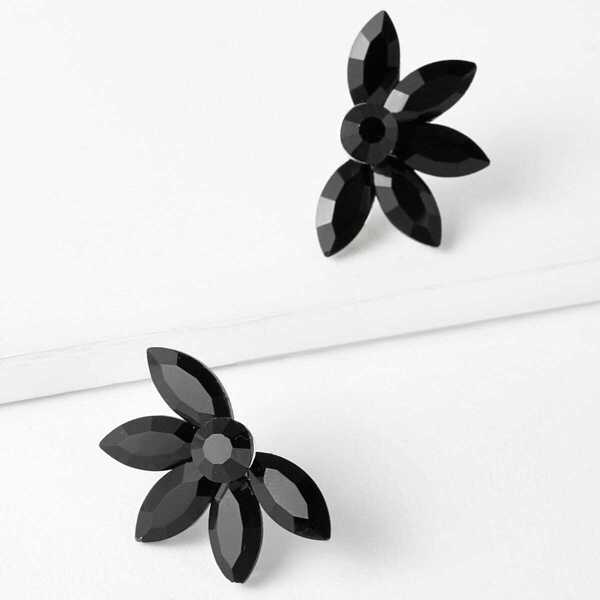 

Half Gemstone Flower Stud Earrings 1pair