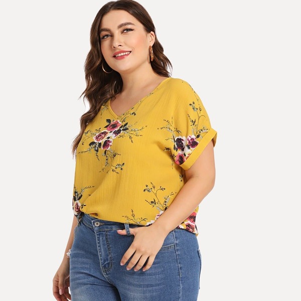

Plus Cuffed Sleeve Floral Top