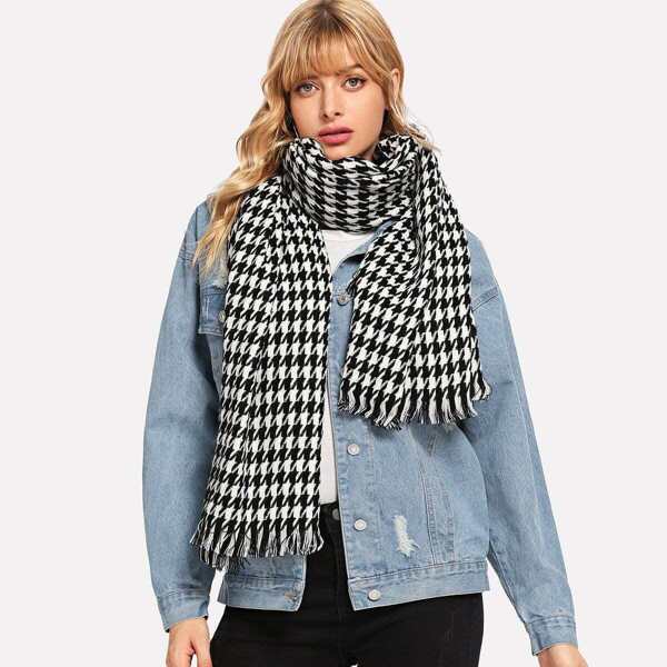 

Frayed Trim Houndstooth Scarf