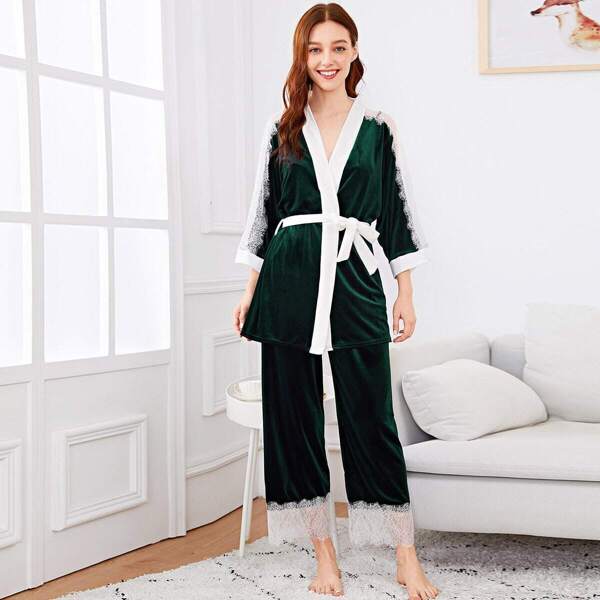 

Contrast Lace Cami Pajama Set With Robe