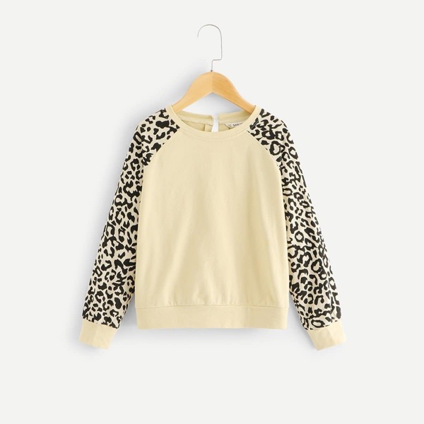 

Girls Keyhole Back Leopard Sleeve Pullover